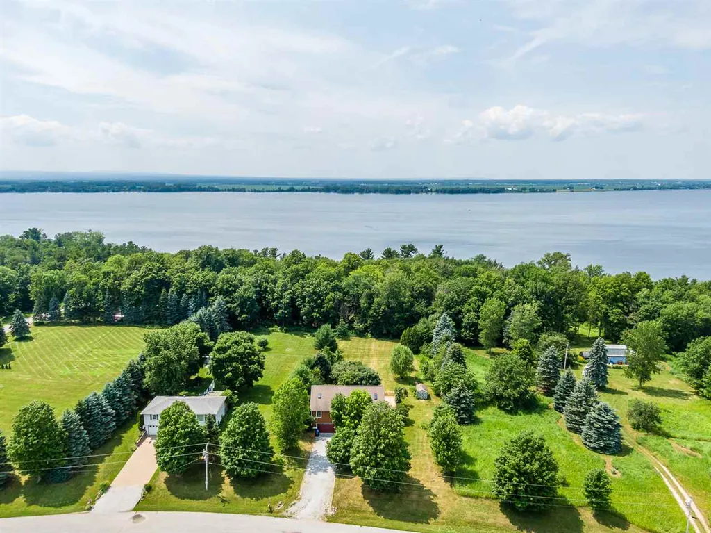 81 North Point Road Isle La Motte VT 05463