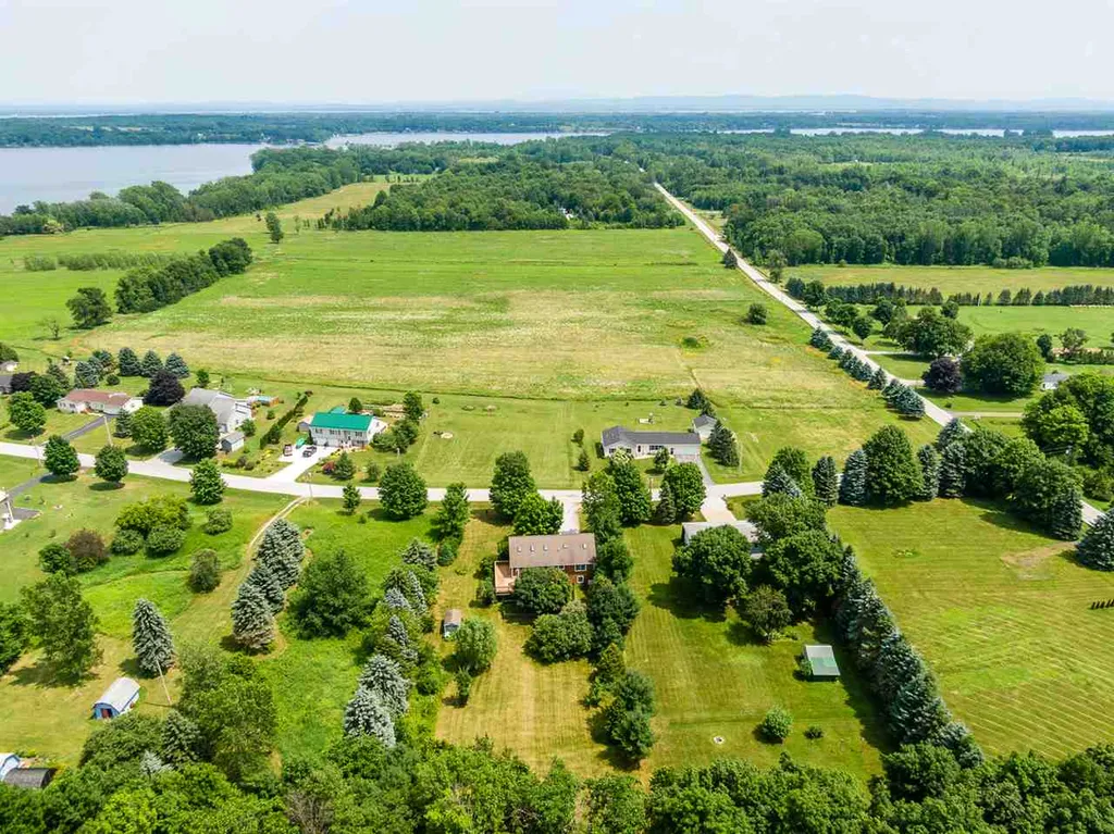 81 North Point Road Isle La Motte VT 05463