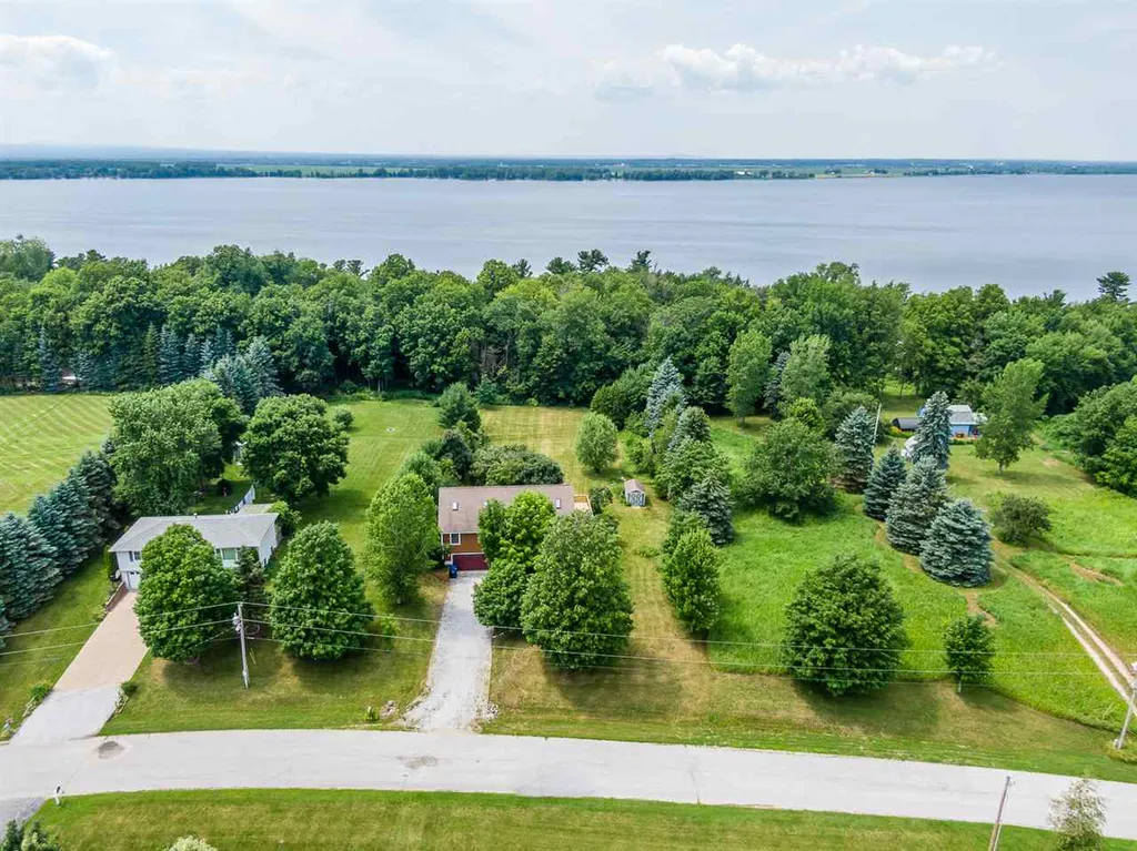 81 North Point Road Isle La Motte VT 05463