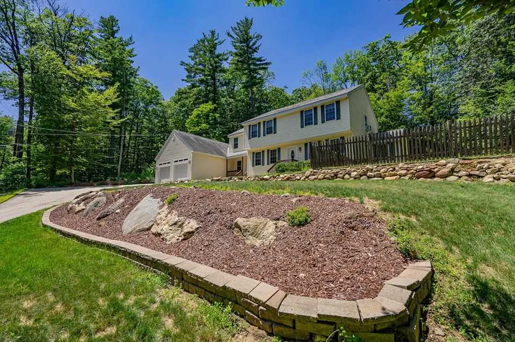 11 Addison Road Goffstown NH 03045