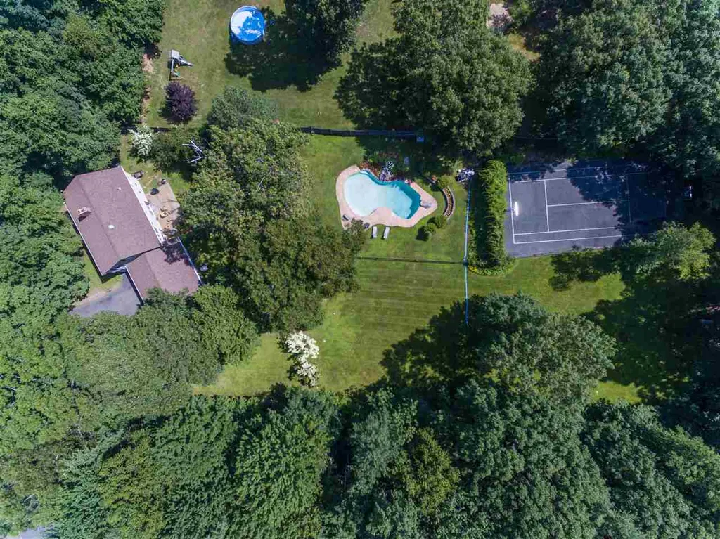 23 Brook Drive Hudson NH 03051