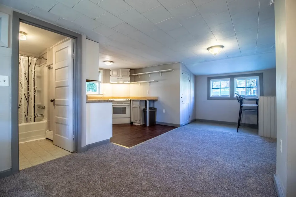 382 High Street Somersworth NH 03878