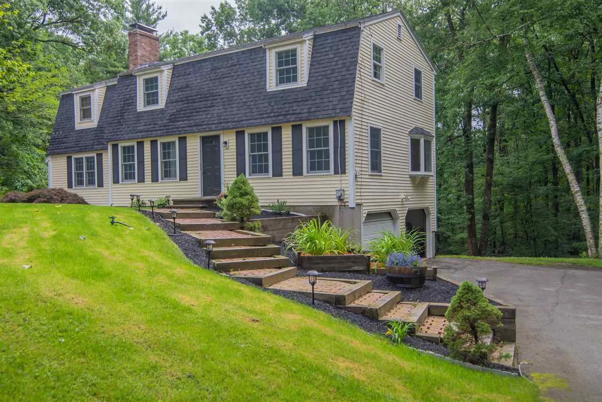 18 Heritage Circle Hudson NH 03051