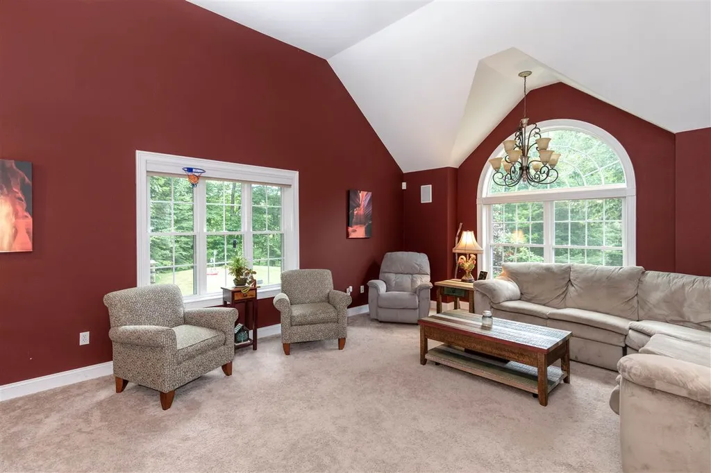 6 Fresian Lane Rochester NH 03867