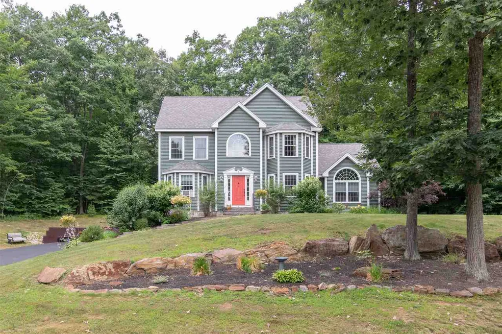 6 Fresian Lane Rochester NH 03867