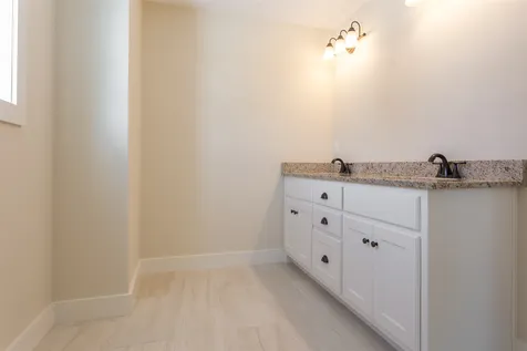 23 Kendall Lane Raymond NH 03077
