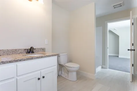 23 Kendall Lane Raymond NH 03077