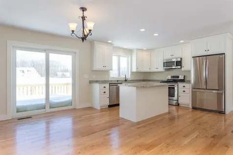 23 Kendall Lane Raymond NH 03077