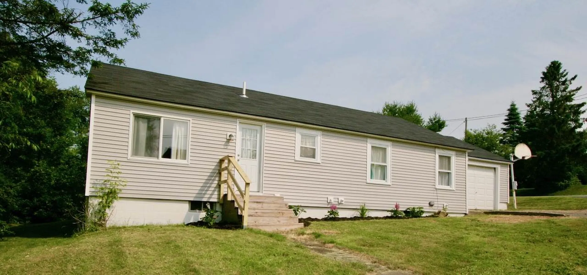 83 Carleton Street Littleton NH 03561