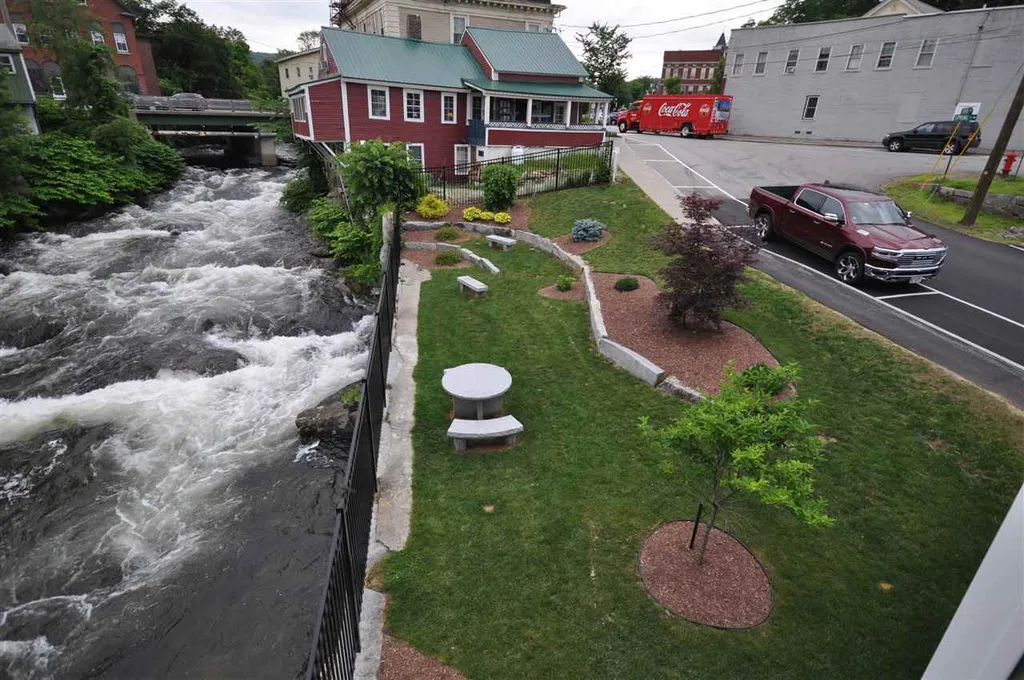 16 Central Street Bristol NH 03222