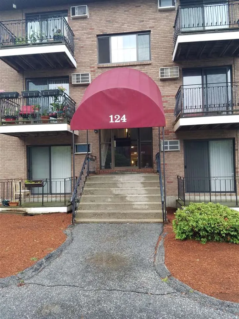 124 Mammoth Road Hooksett NH 03106