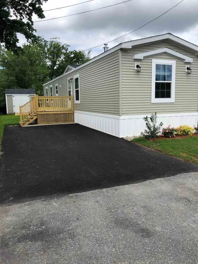 31 Brookwood Drive Salem NH 03079