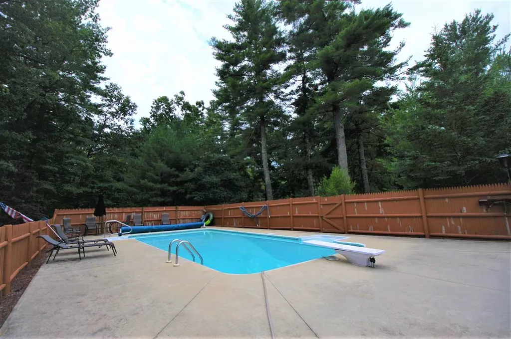 110 N Shore Road Derry NH 03038