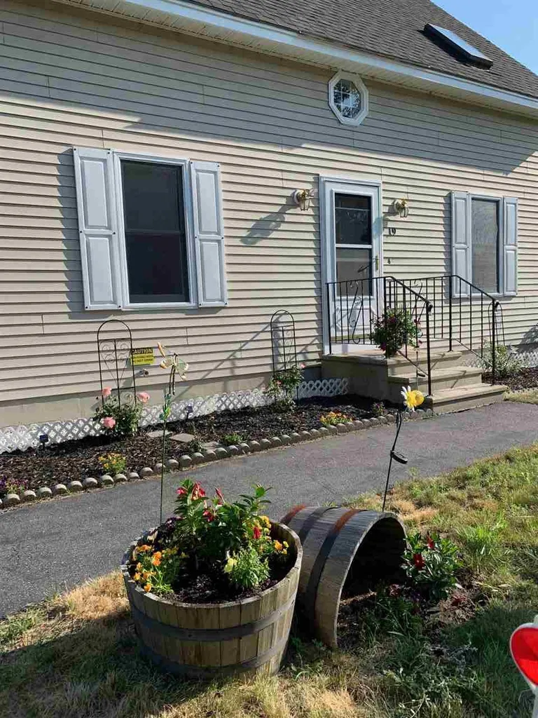 19 Roberts Road Litchfield NH 03052