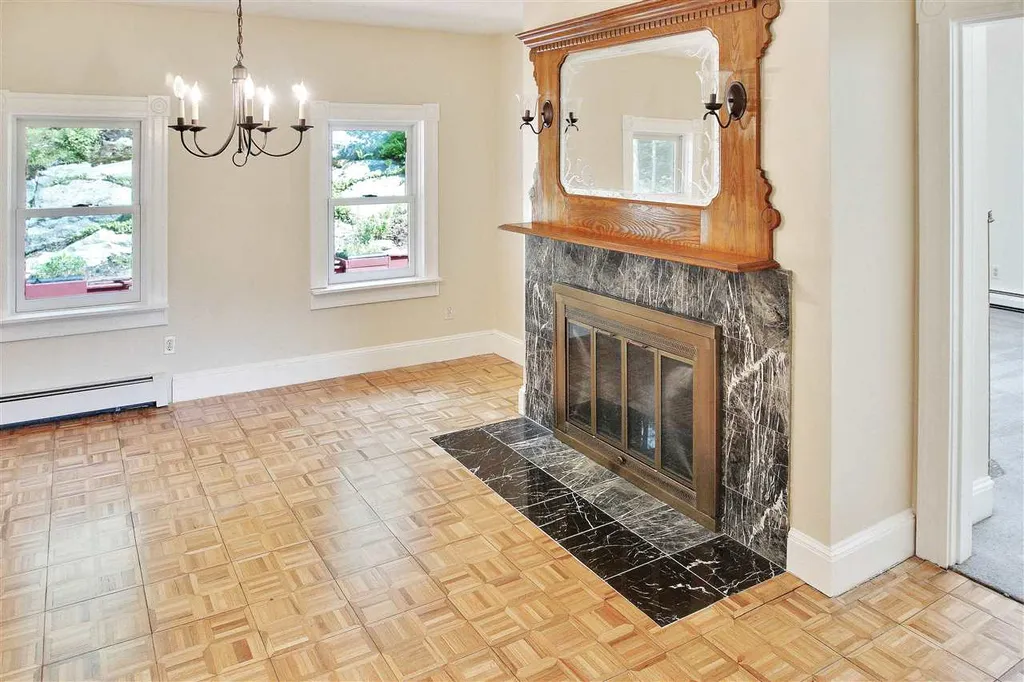 25 Windsor Boulevard Londonderry NH 03053