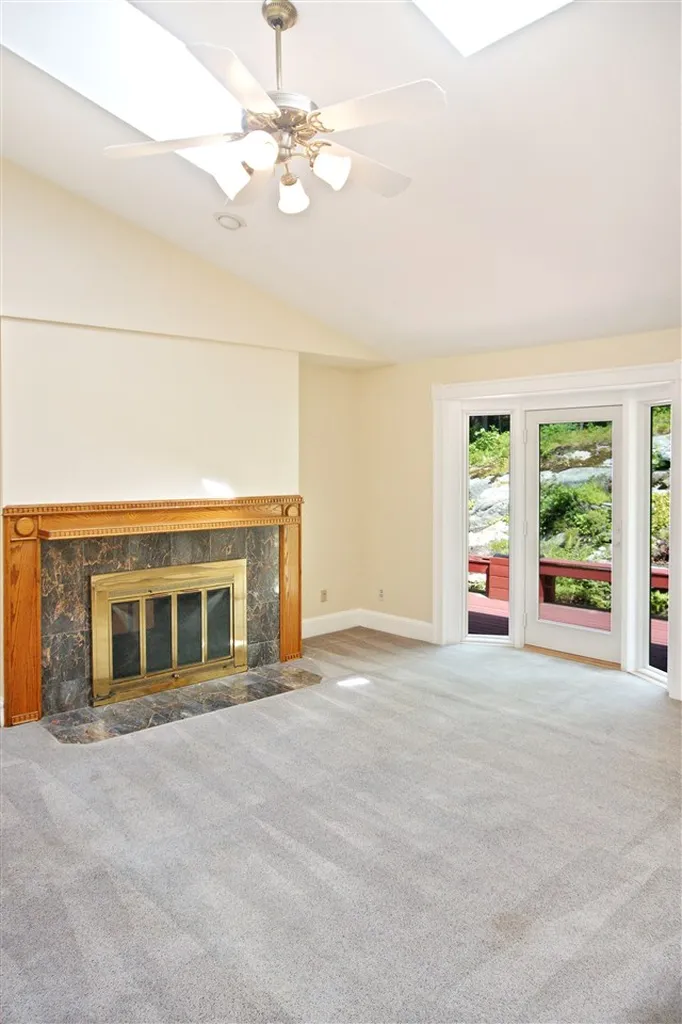 25 Windsor Boulevard Londonderry NH 03053