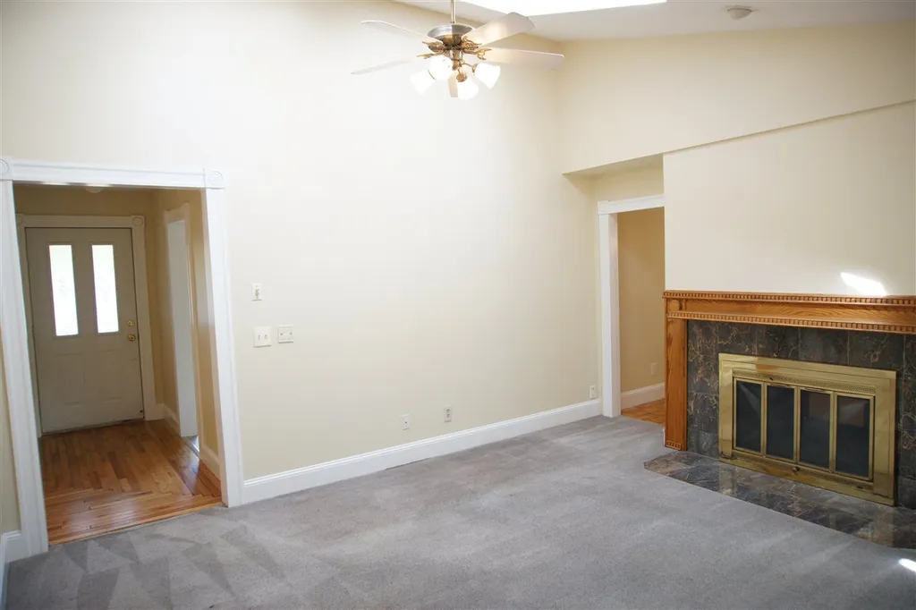 25 Windsor Boulevard Londonderry NH 03053