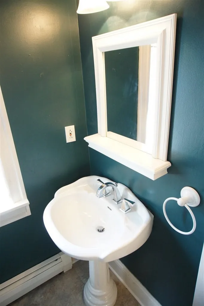 25 Windsor Boulevard Londonderry NH 03053