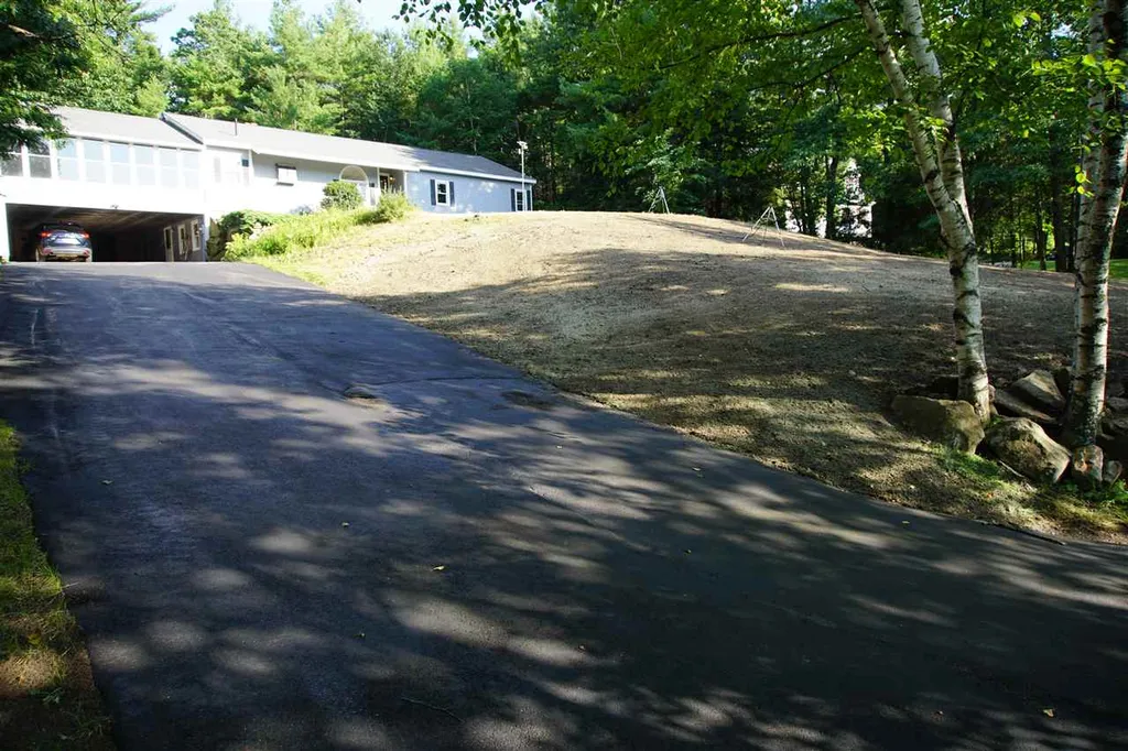 25 Windsor Boulevard Londonderry NH 03053