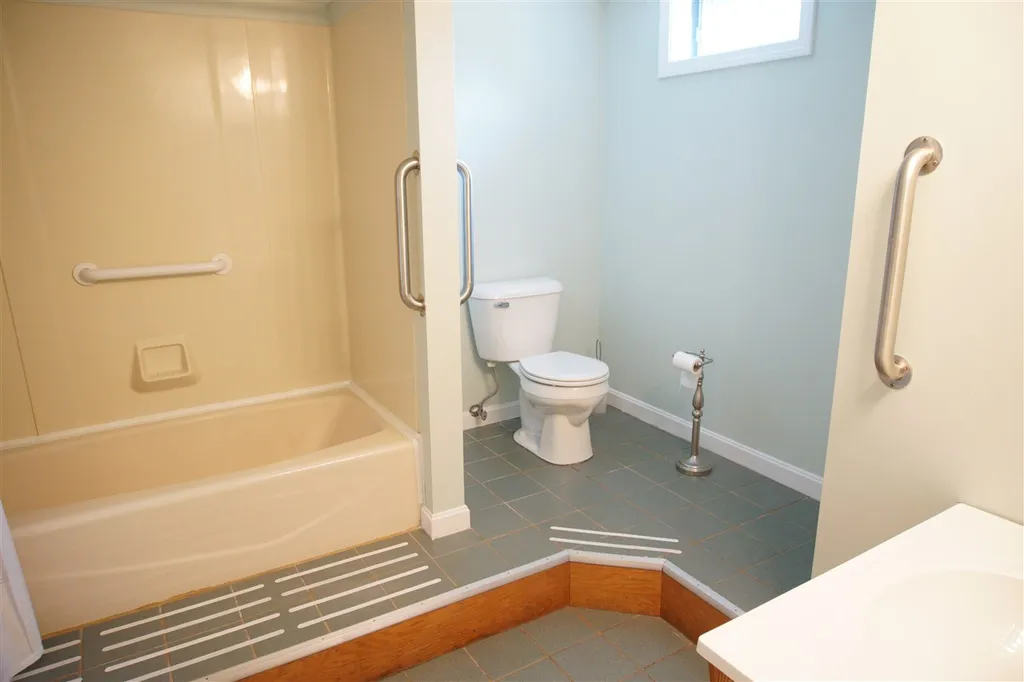 25 Windsor Boulevard Londonderry NH 03053