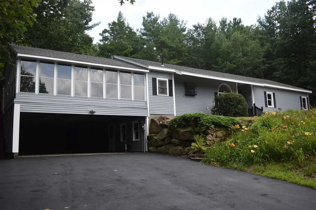 25 Windsor Boulevard Londonderry NH 03053