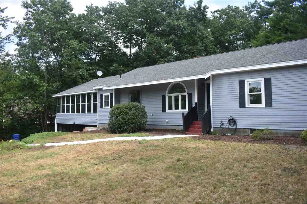 25 Windsor Boulevard Londonderry NH 03053