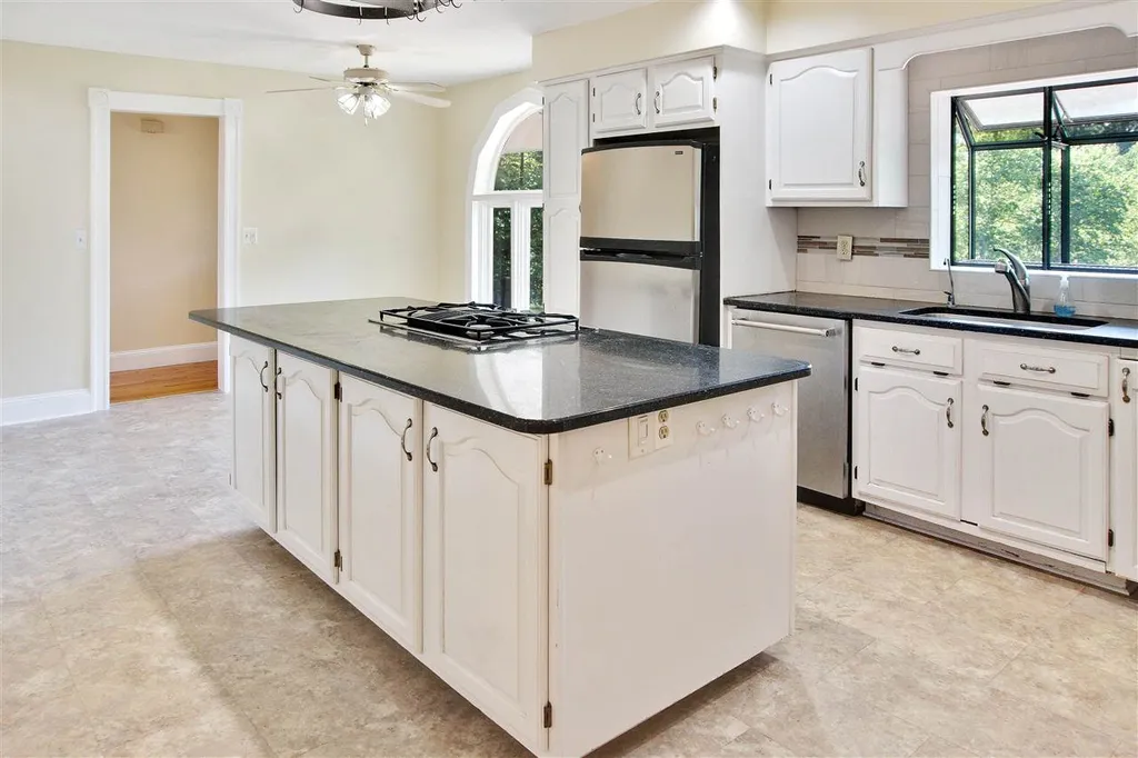 25 Windsor Boulevard Londonderry NH 03053