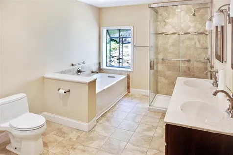 25 Windsor Boulevard Londonderry NH 03053