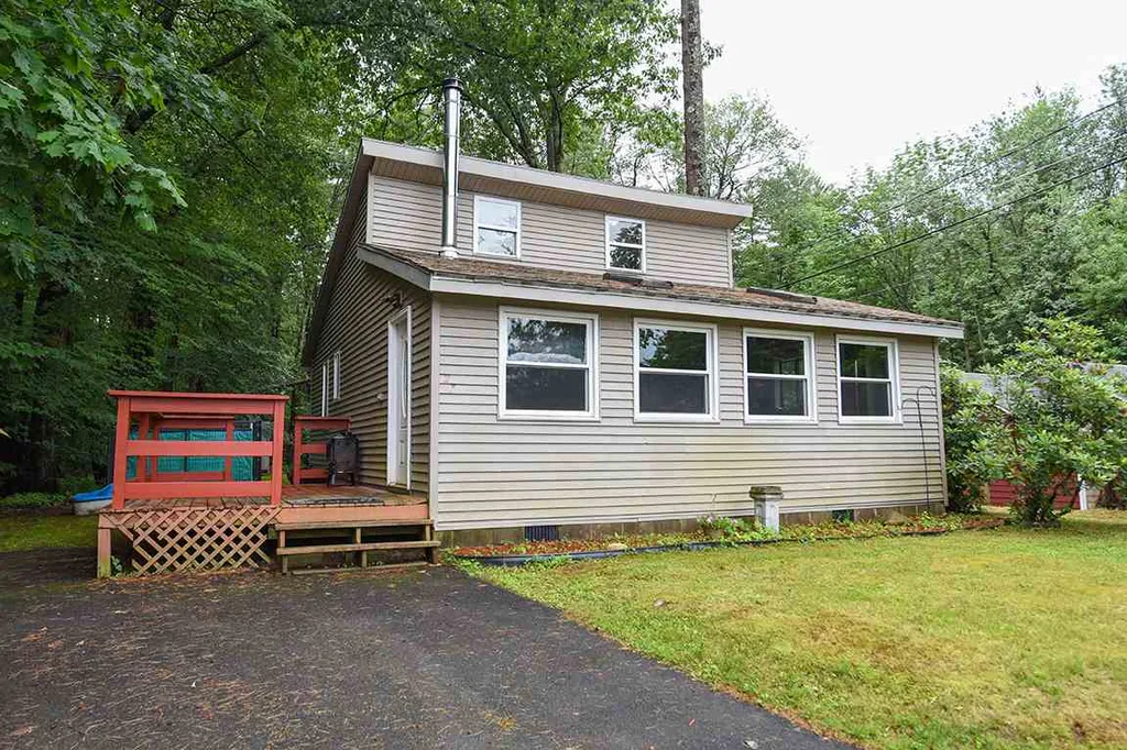 23 Beaver Lake Avenue Derry NH 03038