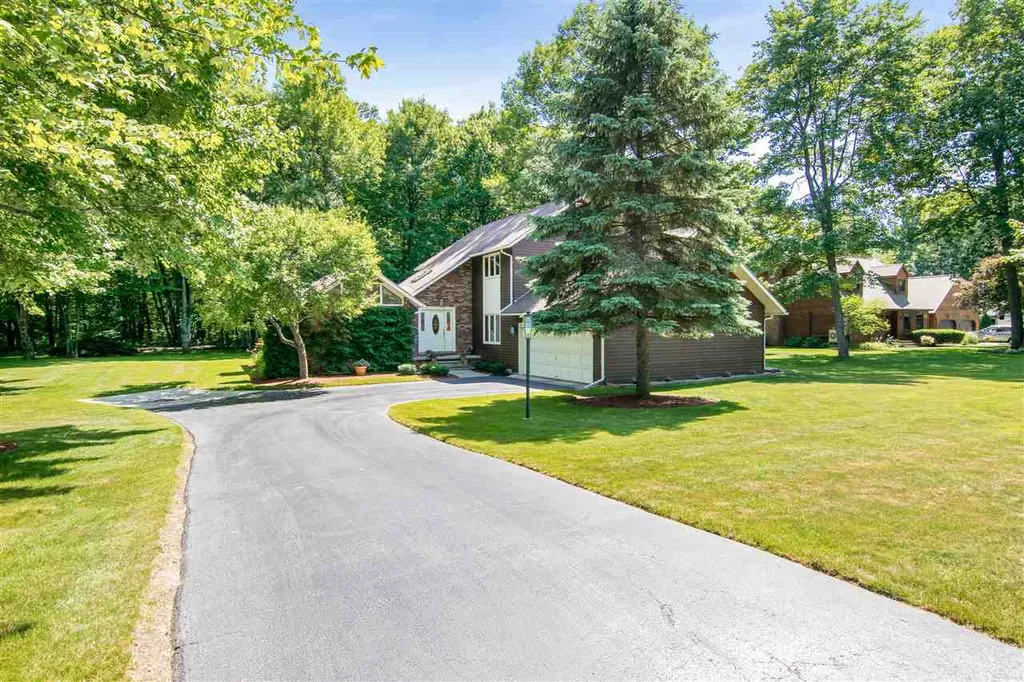 33 Thomas Drive Colchester VT 05446