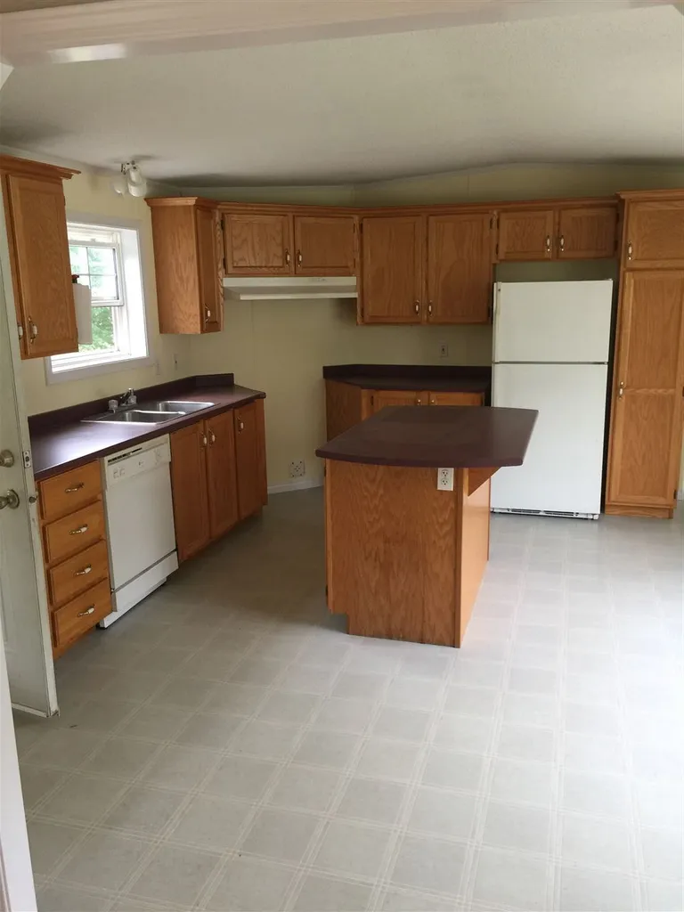 6 Bannigan Court Epping NH 03042