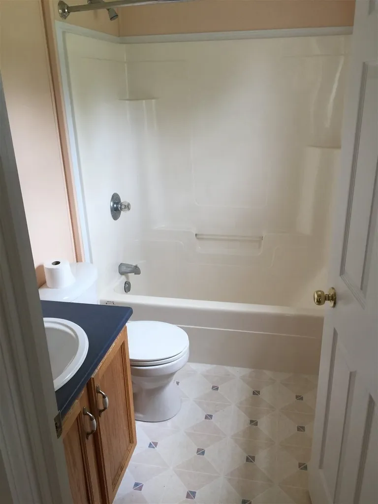 6 Bannigan Court Epping NH 03042