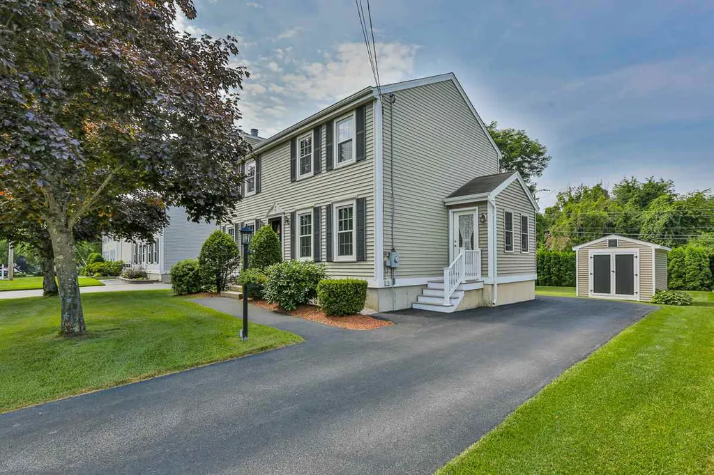 21 Aaron Drive Manchester NH 03109