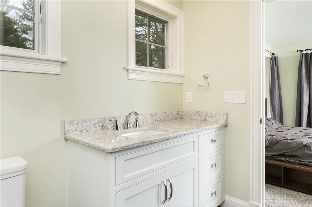 4 Ross Road Rollinsford NH 03869