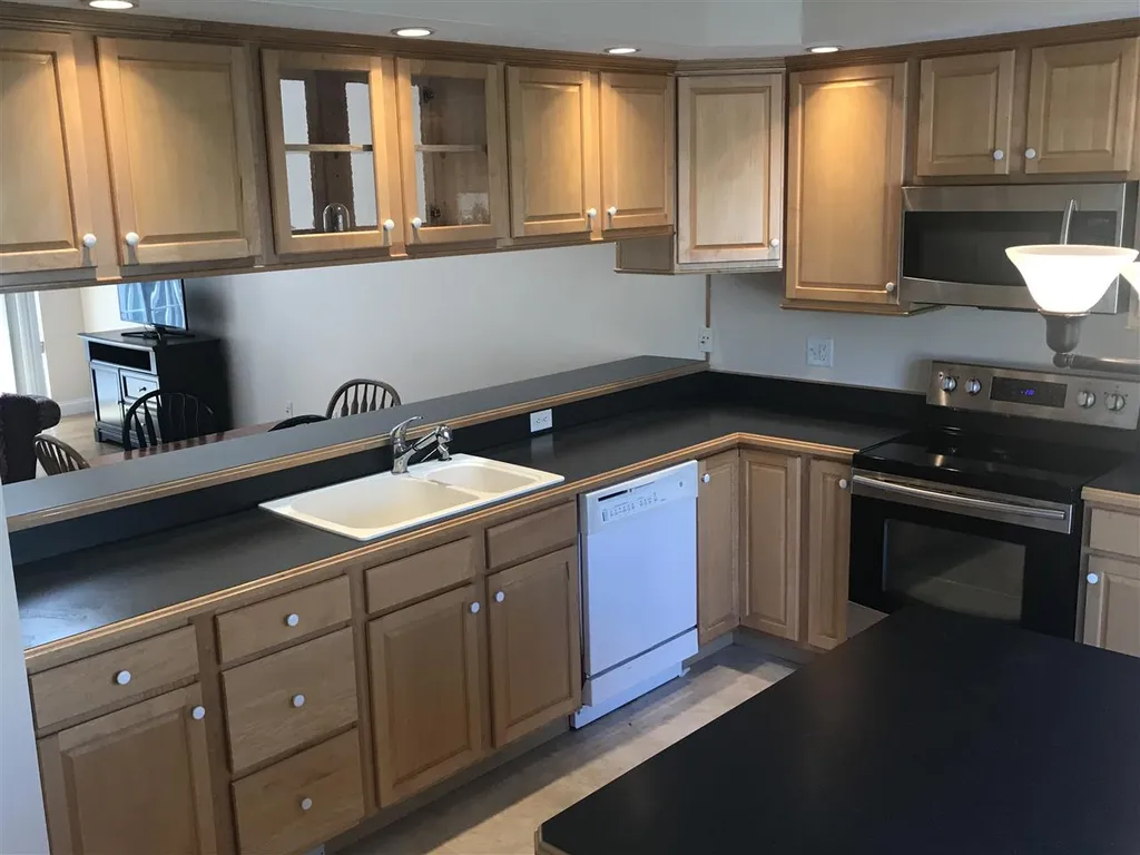 1 Country Lane East Kingston NH 03827