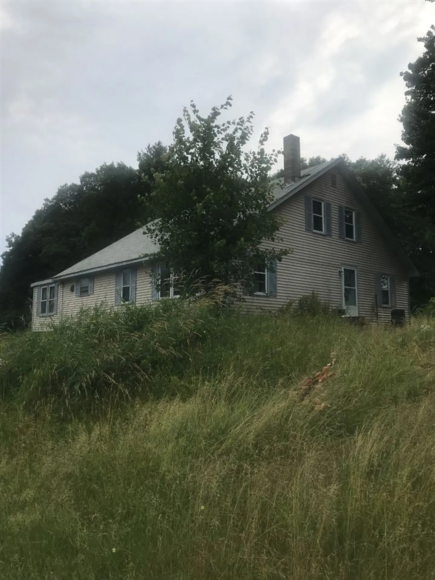 208 Bunker Hill Road Auburn NH 03032