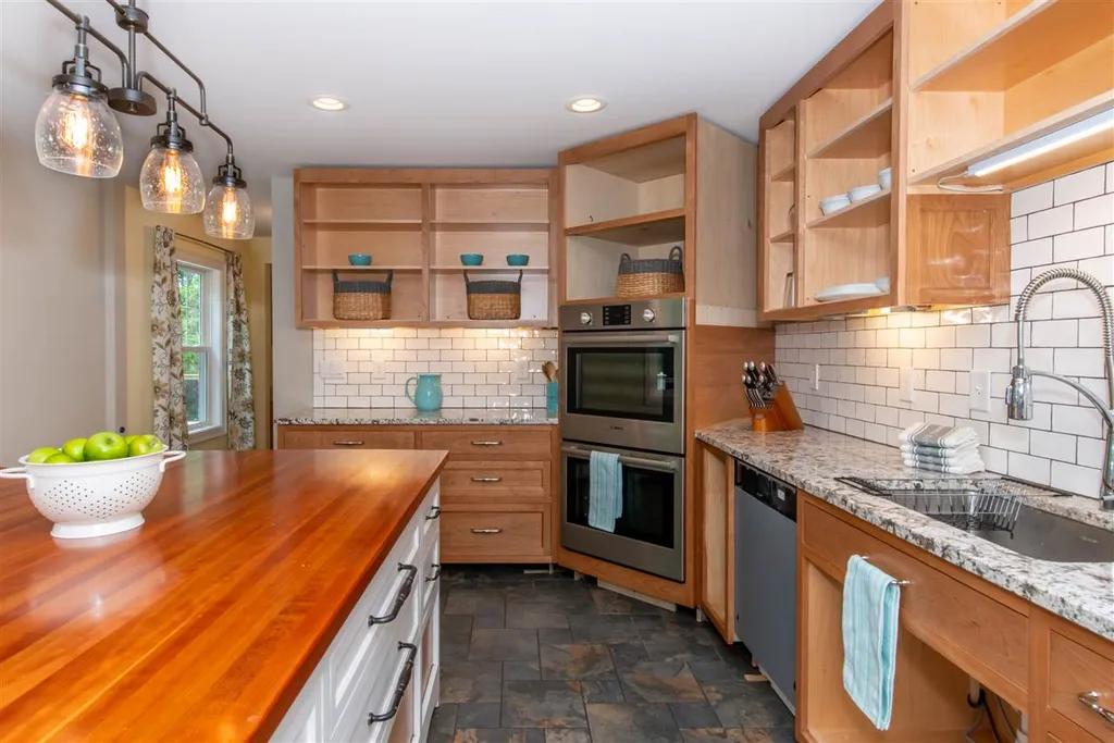 51 Old Dennett Road Kittery ME 03904