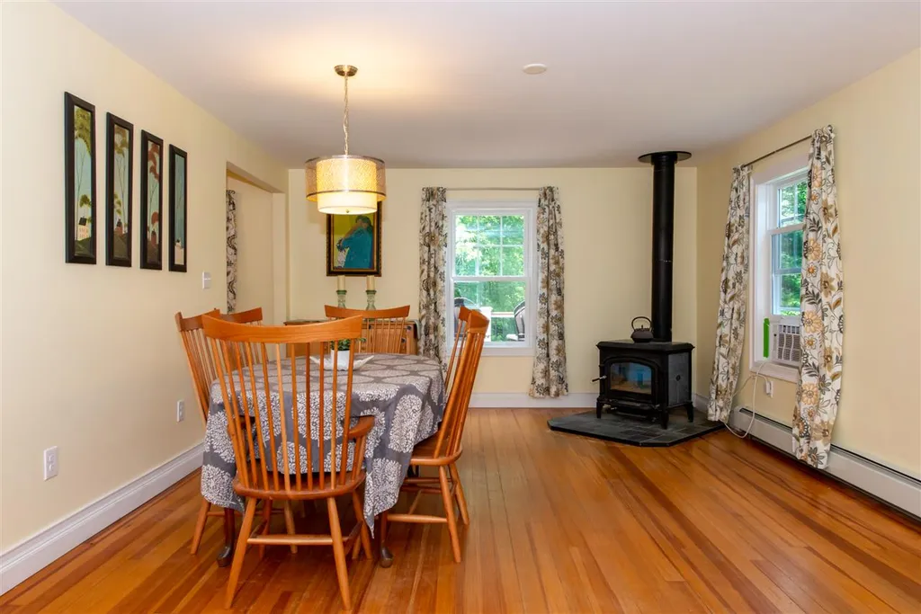 51 Old Dennett Road Kittery ME 03904