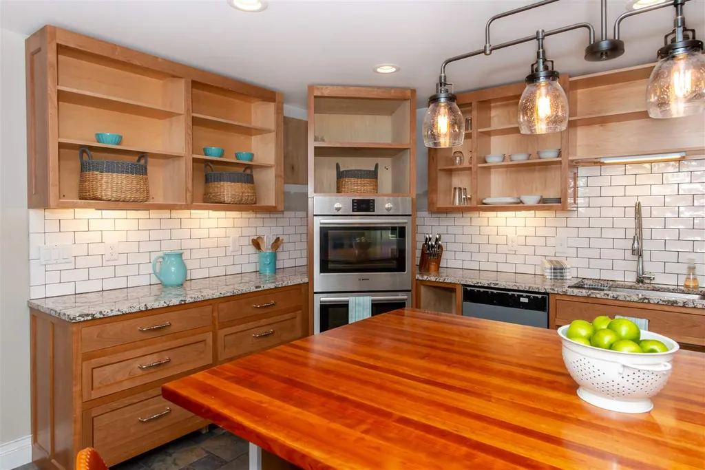 51 Old Dennett Road Kittery ME 03904