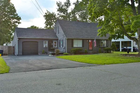 4 Meade Street Nashua NH 03064