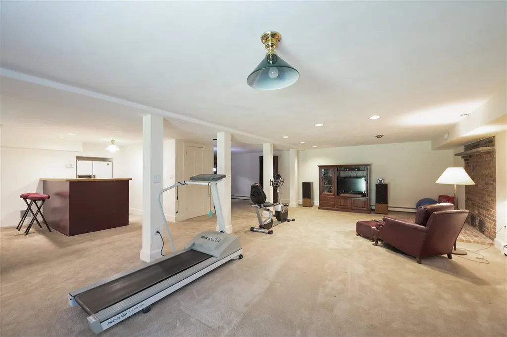 12 Cullen Way Exeter NH 03833