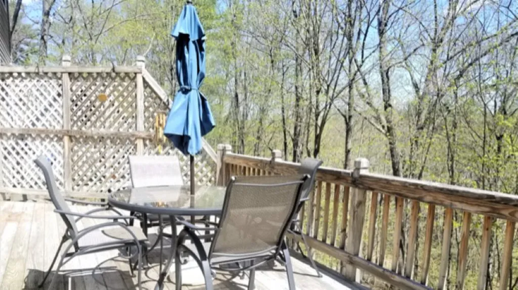 17 Cressey Street Henniker NH 03242