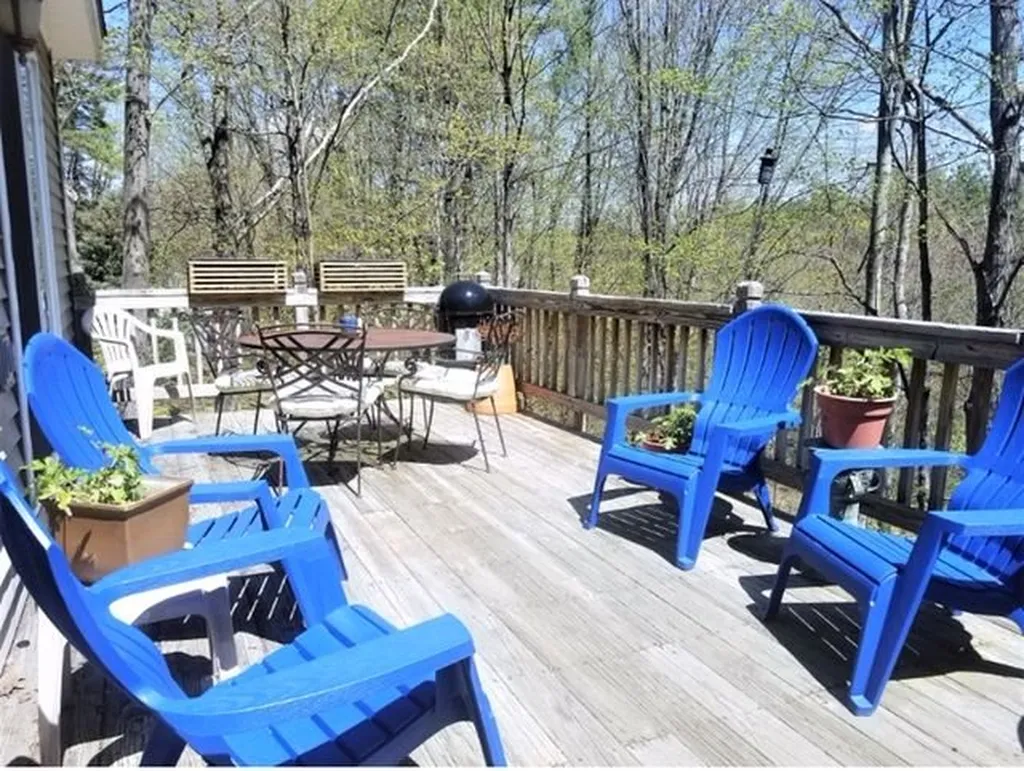 17 Cressey Street Henniker NH 03242