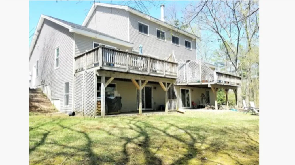 17 Cressey Street Henniker NH 03242