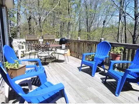 17 Cressey Street Henniker NH 03242