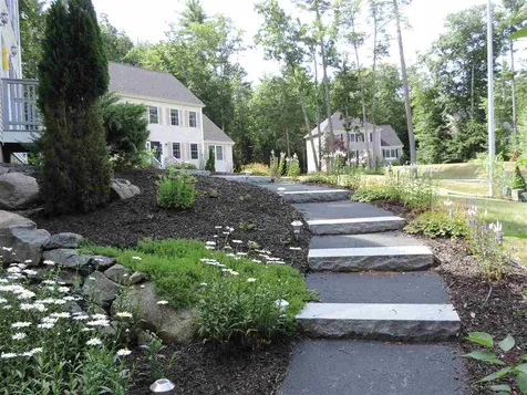 8 Rinny Lane Exeter NH 03833