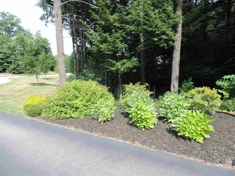 8 Rinny Lane Exeter NH 03833