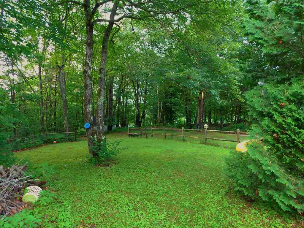 13 Meadow Road Harrisville NH 03450