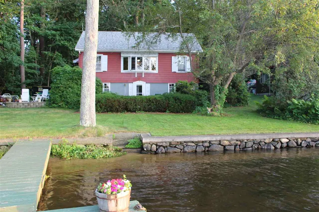 32 Shore Drive Hampstead NH 03841
