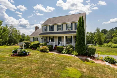 48 Old Auburn Road Derry NH 03038